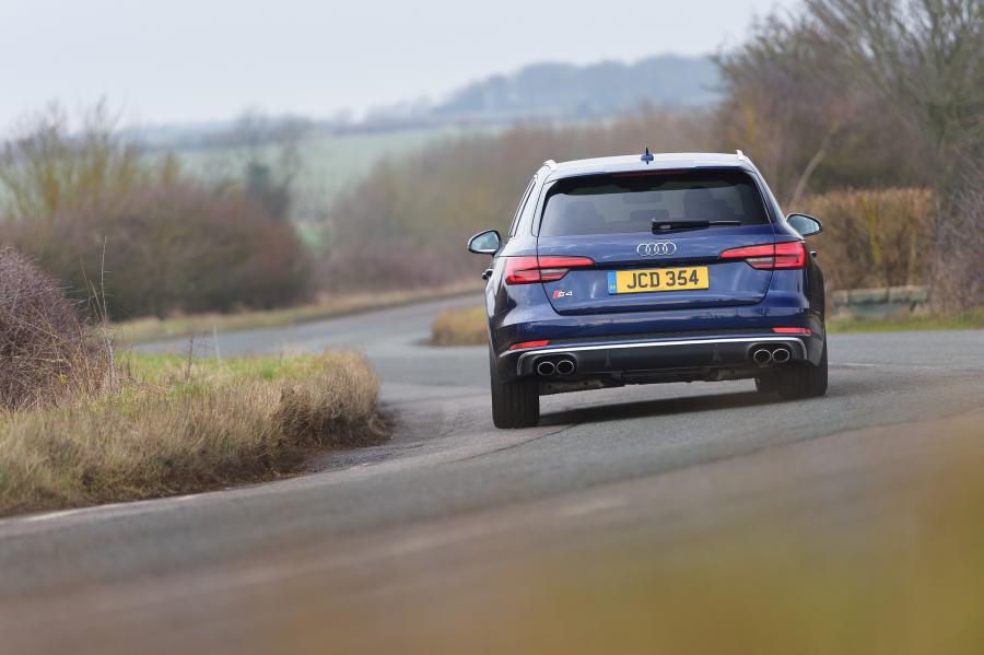  Audi S4 Avant (B9) 2017 года  (UK) (фото 10 из 31)